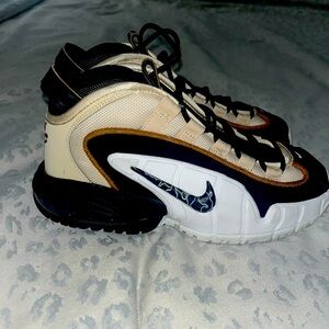 Pennyhardaway tennis shoes size 5.5 grade school kids